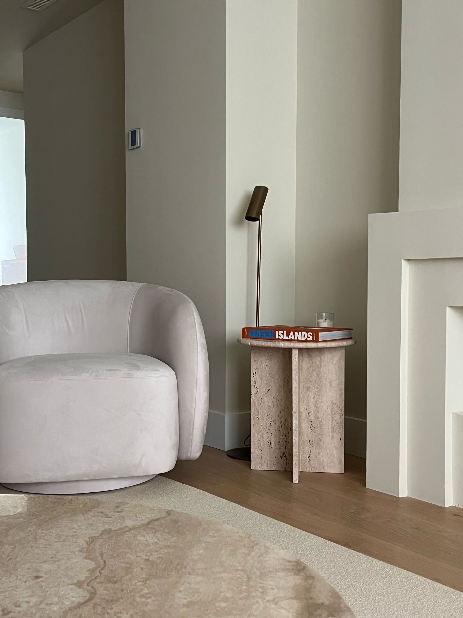 Table d’appoint ronde ou table de chevet 100% Travertin (brut ou poli)