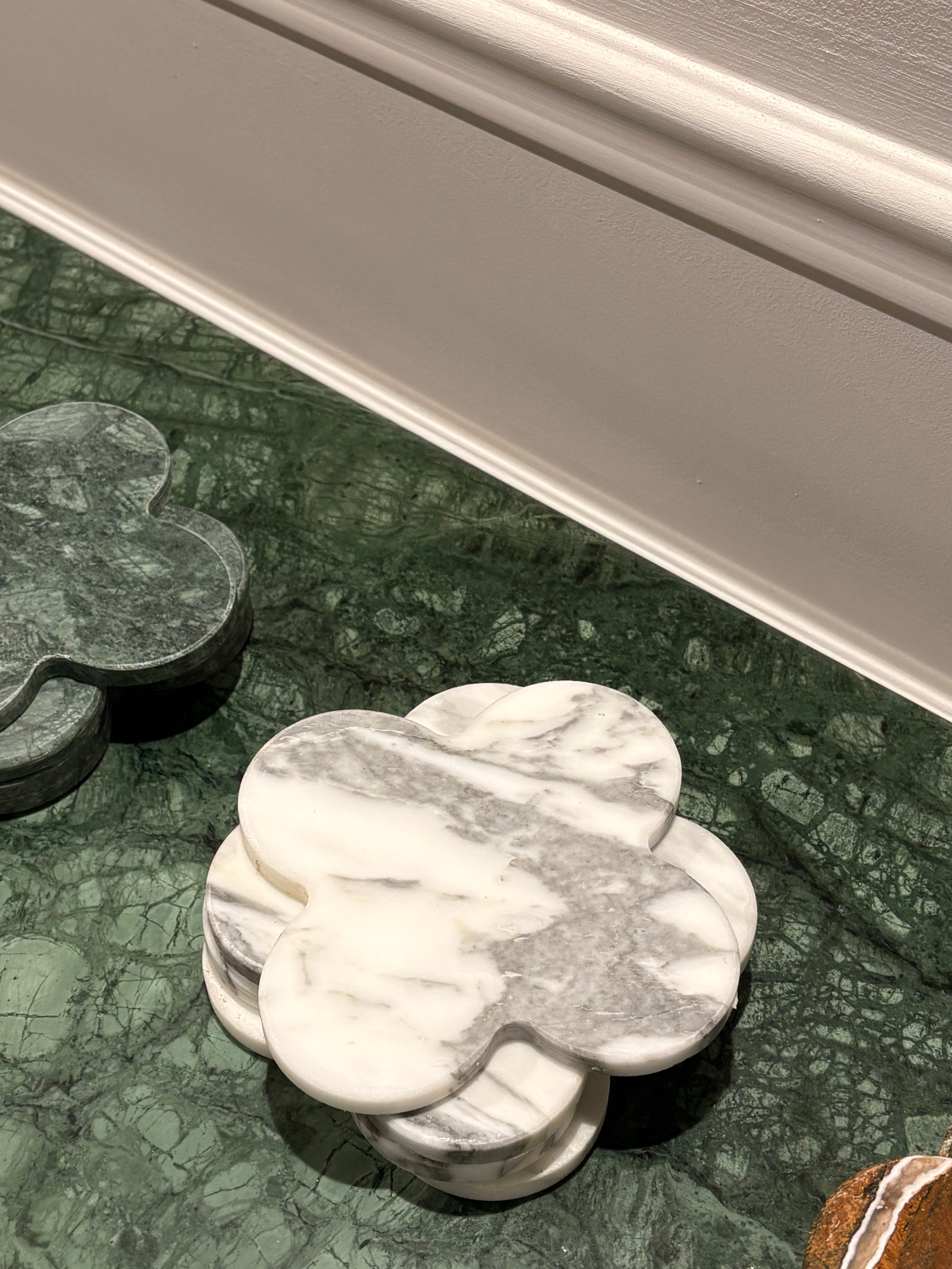 Dessous de verres nuage trèfle en marbre arabescato (lot de 4)