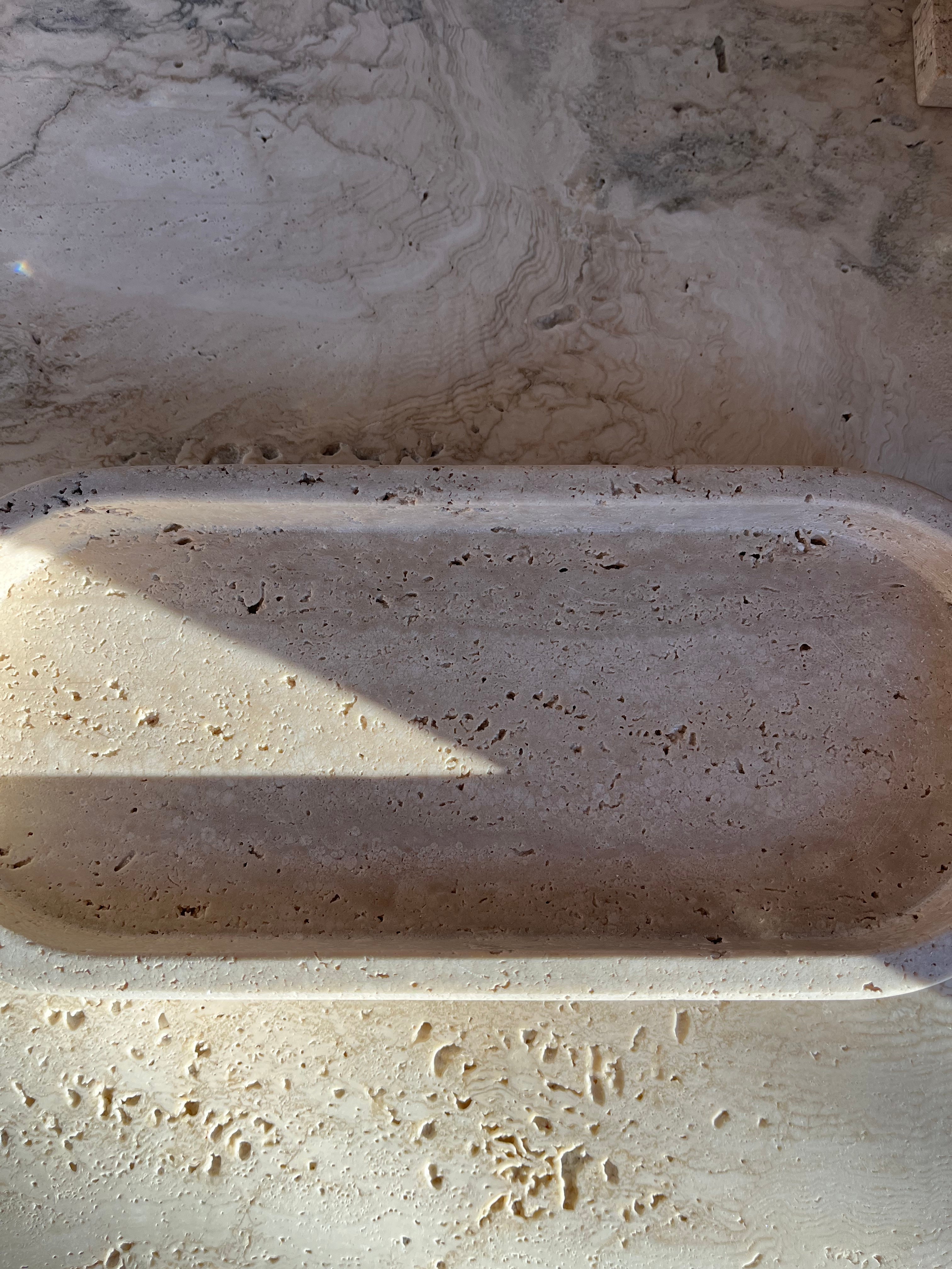 Plateau oblong en travertin brut - GIPSY HOME