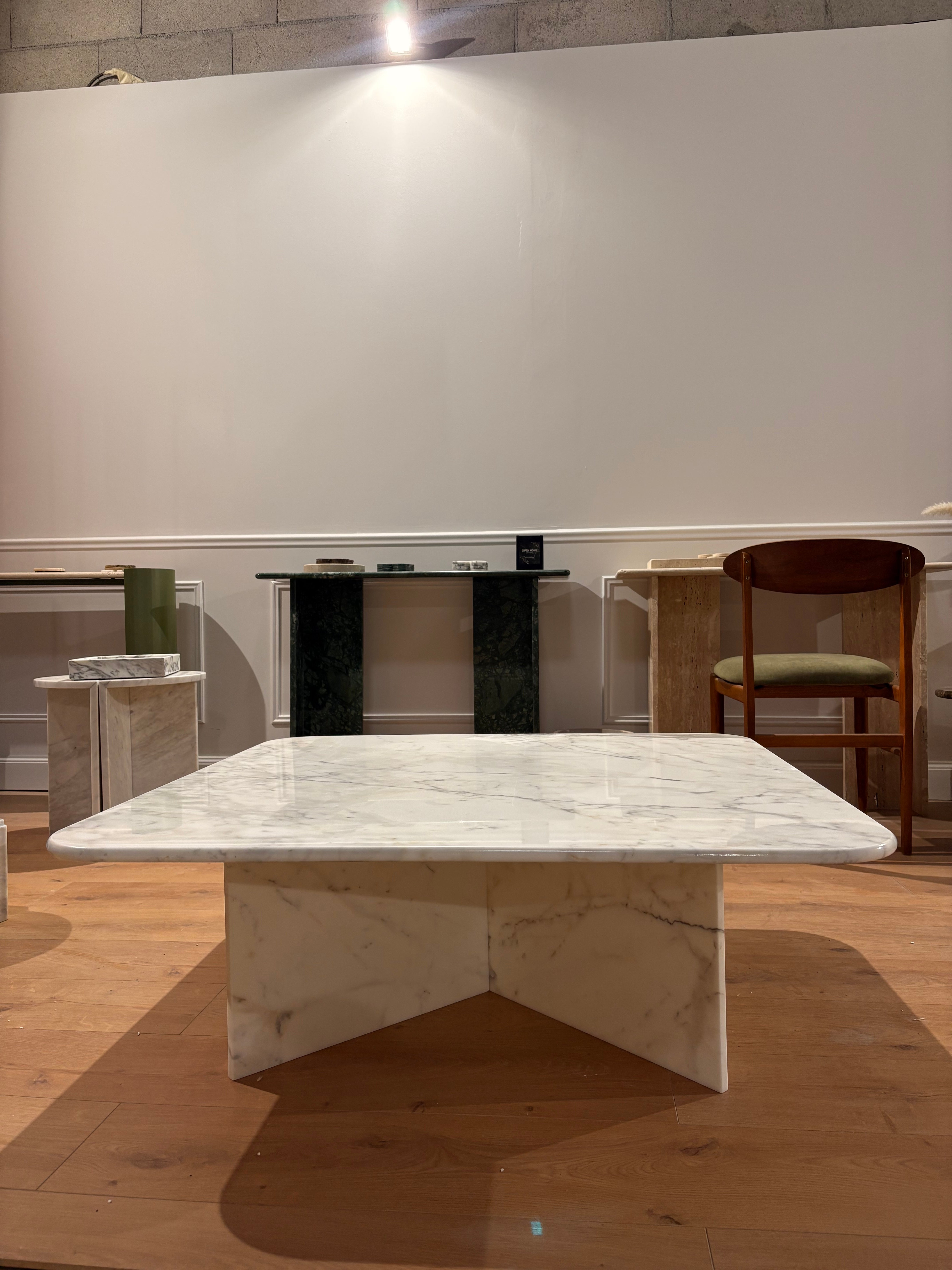 Table carrée 100% marbre calacatta