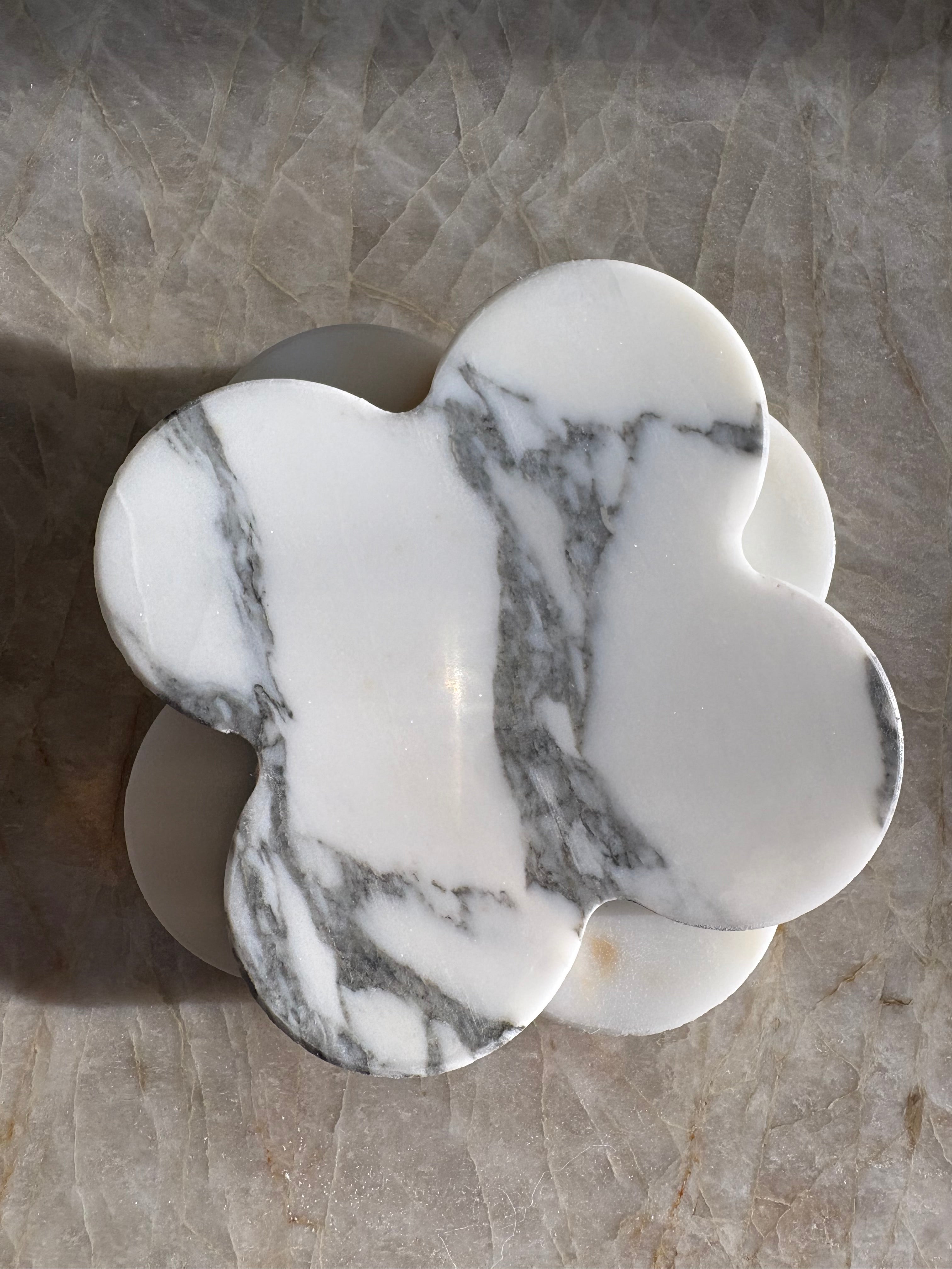 Dessous de verres nuage trèfle en marbre arabescato (lot de 4)