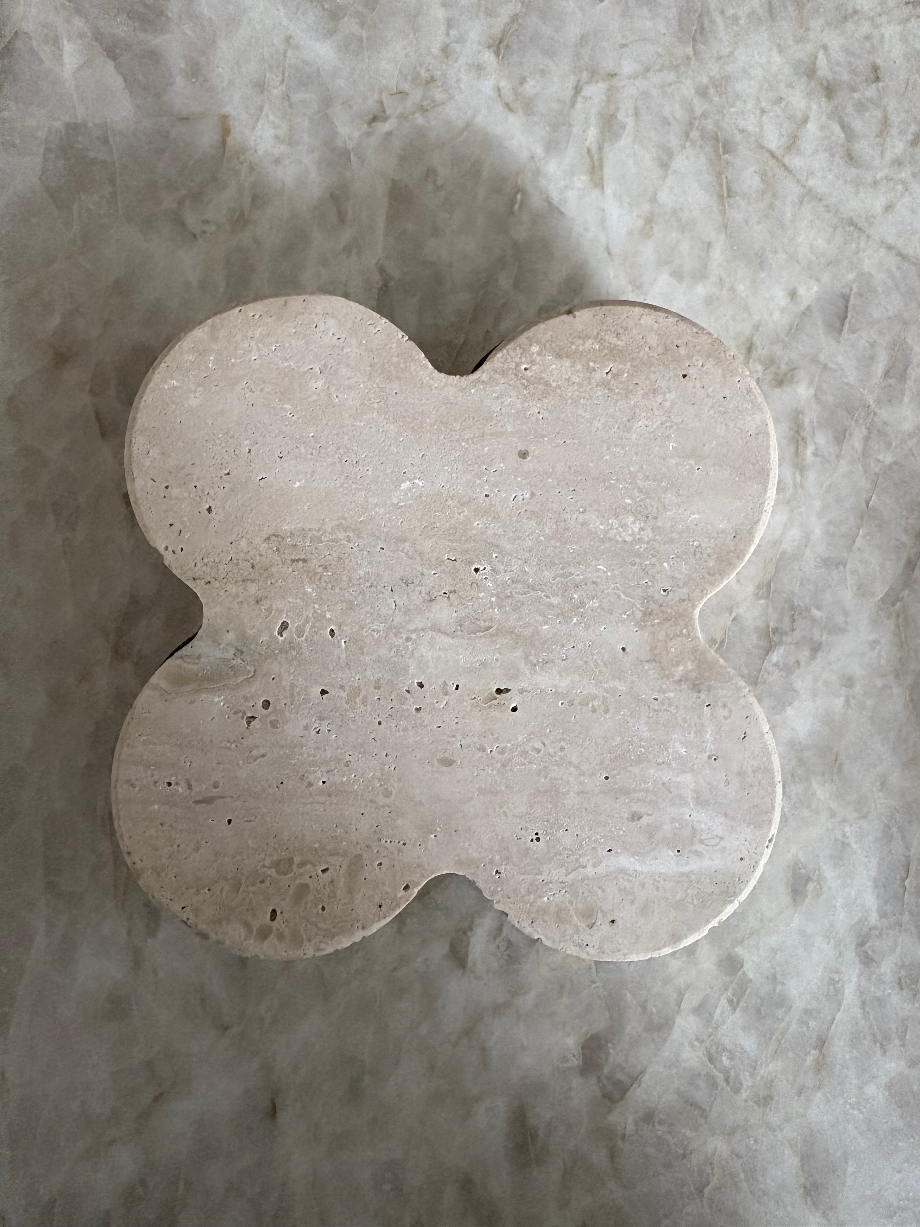 Dessous de verres nuage trèfle en marbre marron & travertin (lot de 4)