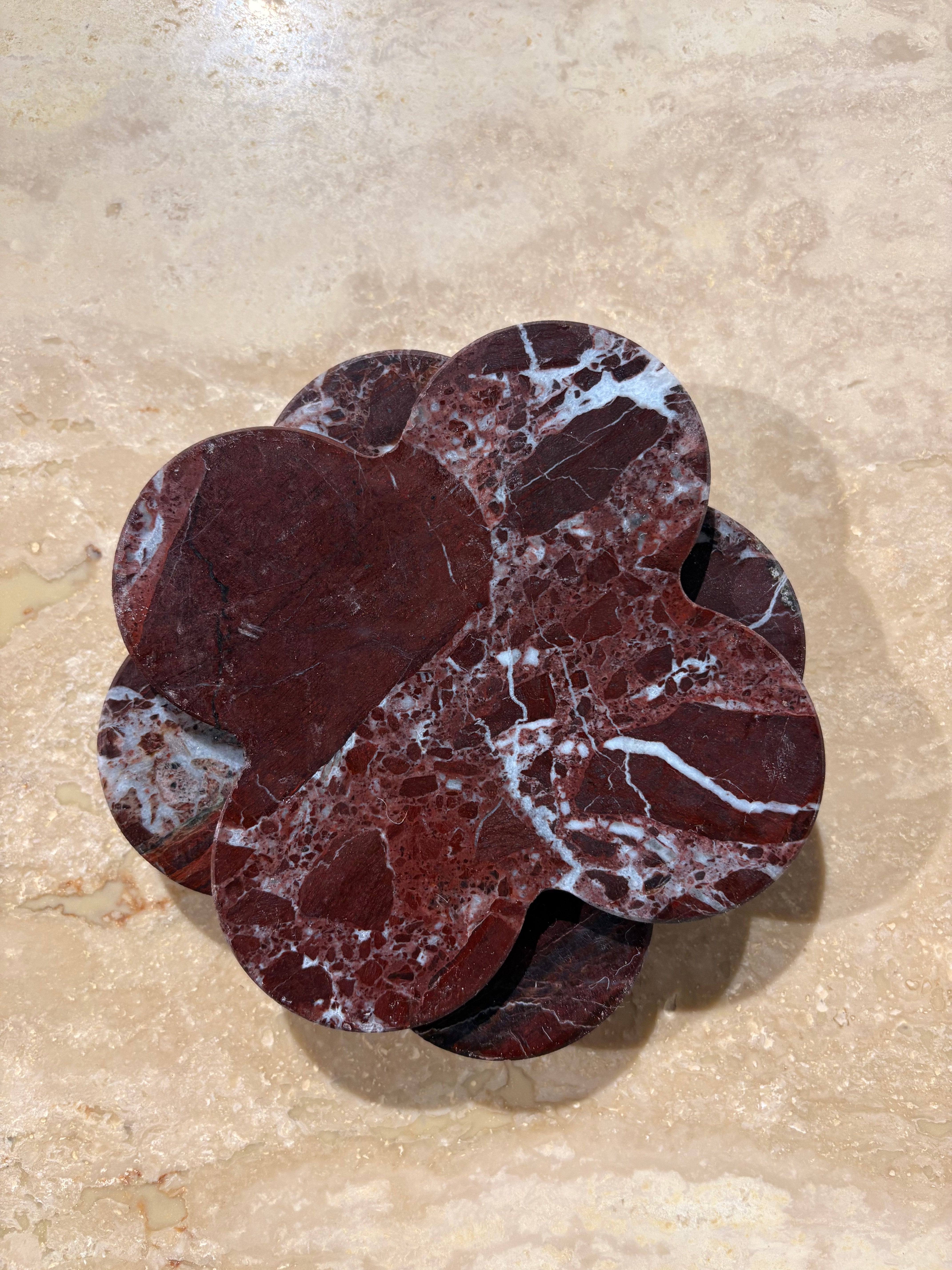 Dessous de verres nuage trèfle en marbre rouge (lot de 4)