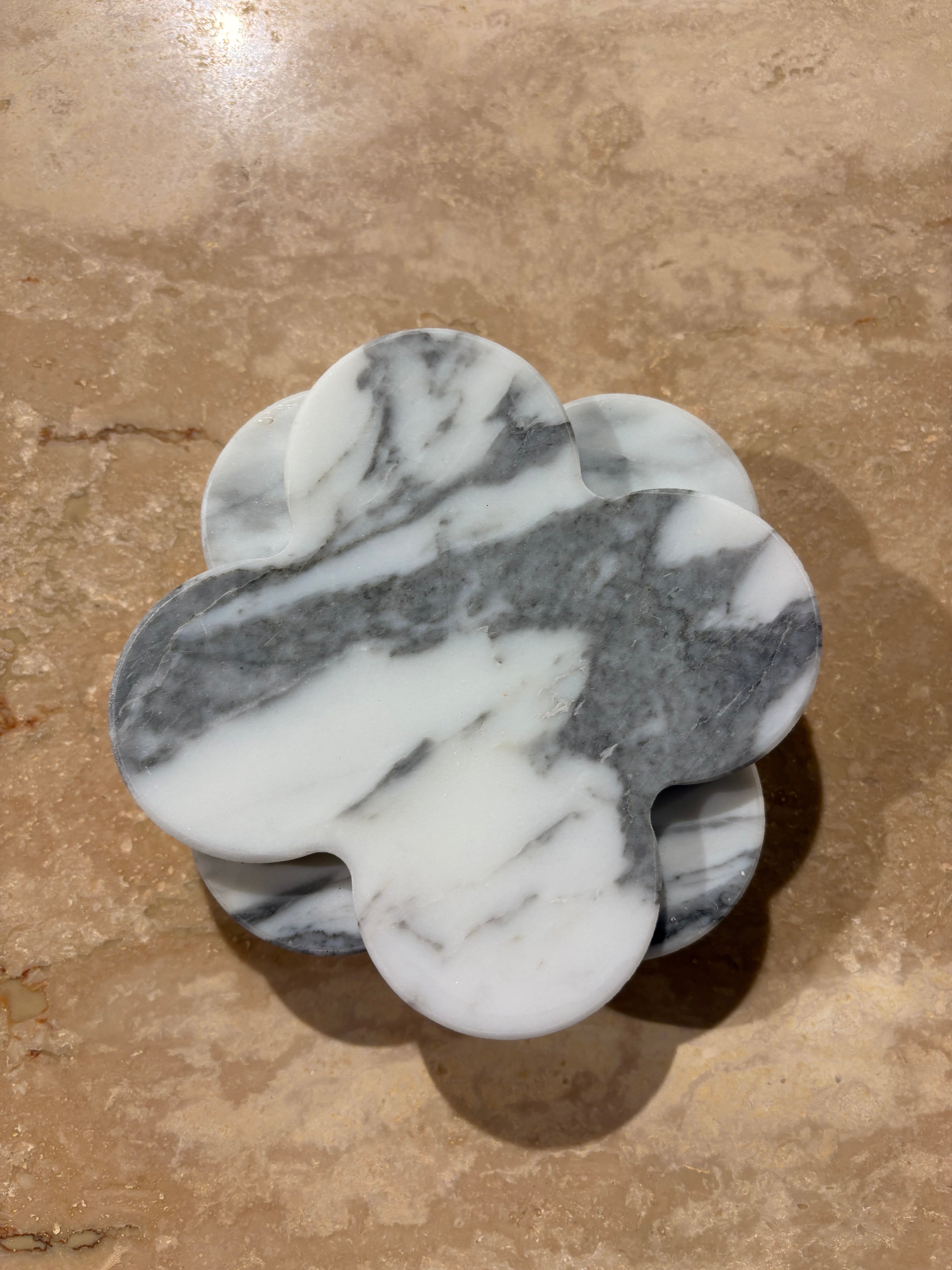 Dessous de verres nuage trèfle en marbre arabescato (lot de 4)