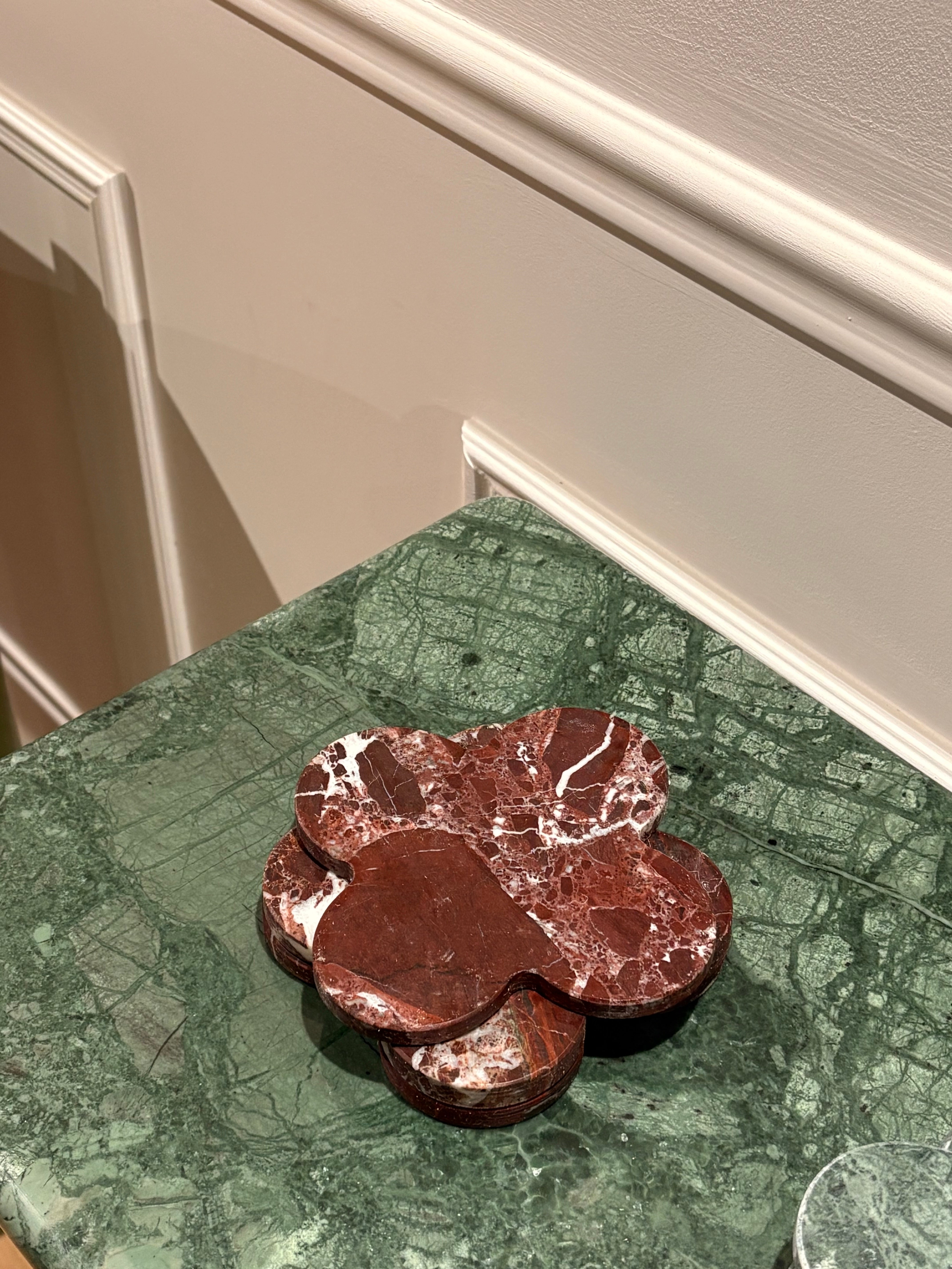 Dessous de verres nuage trèfle en marbre rouge (lot de 4)