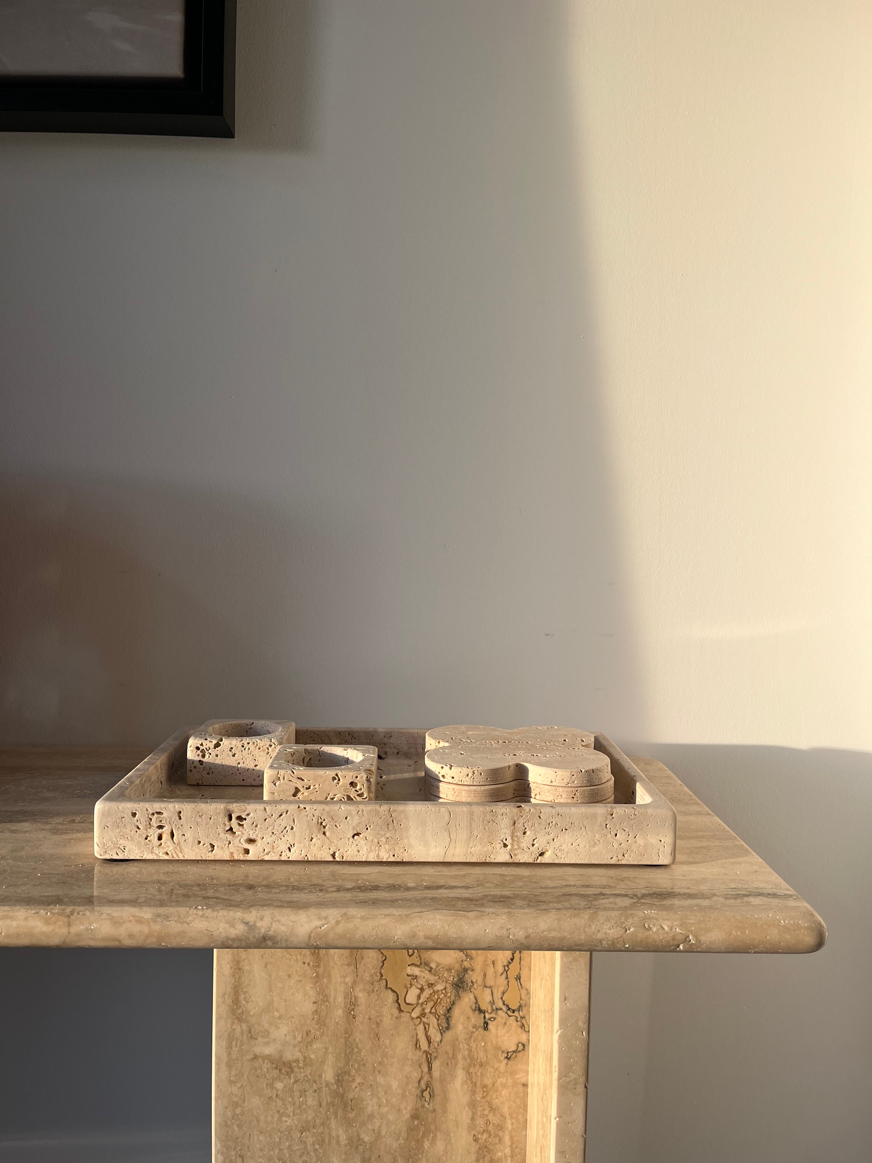 Plateau rectangulaire en travertin brut
