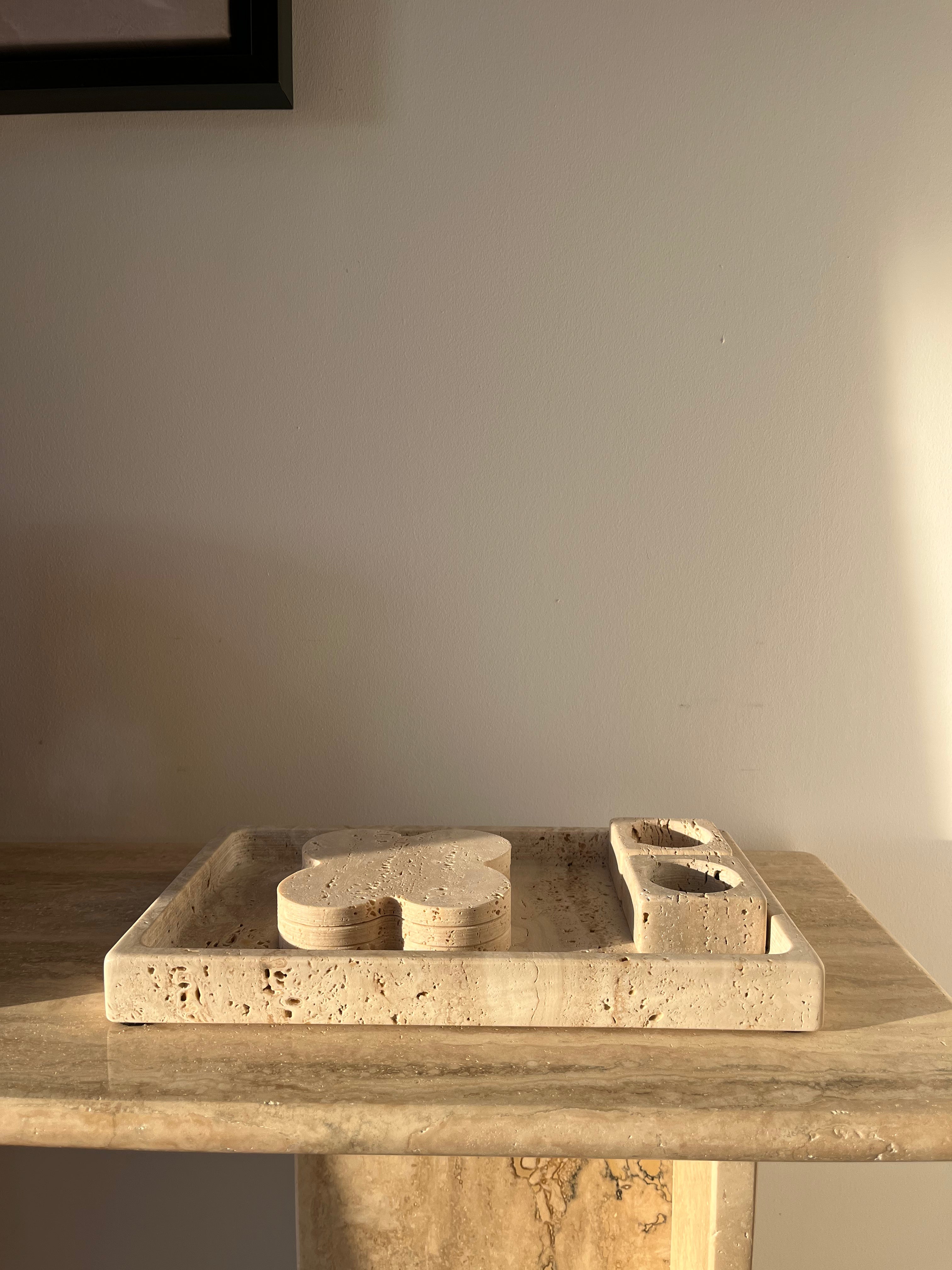 Plateau rectangulaire en travertin brut