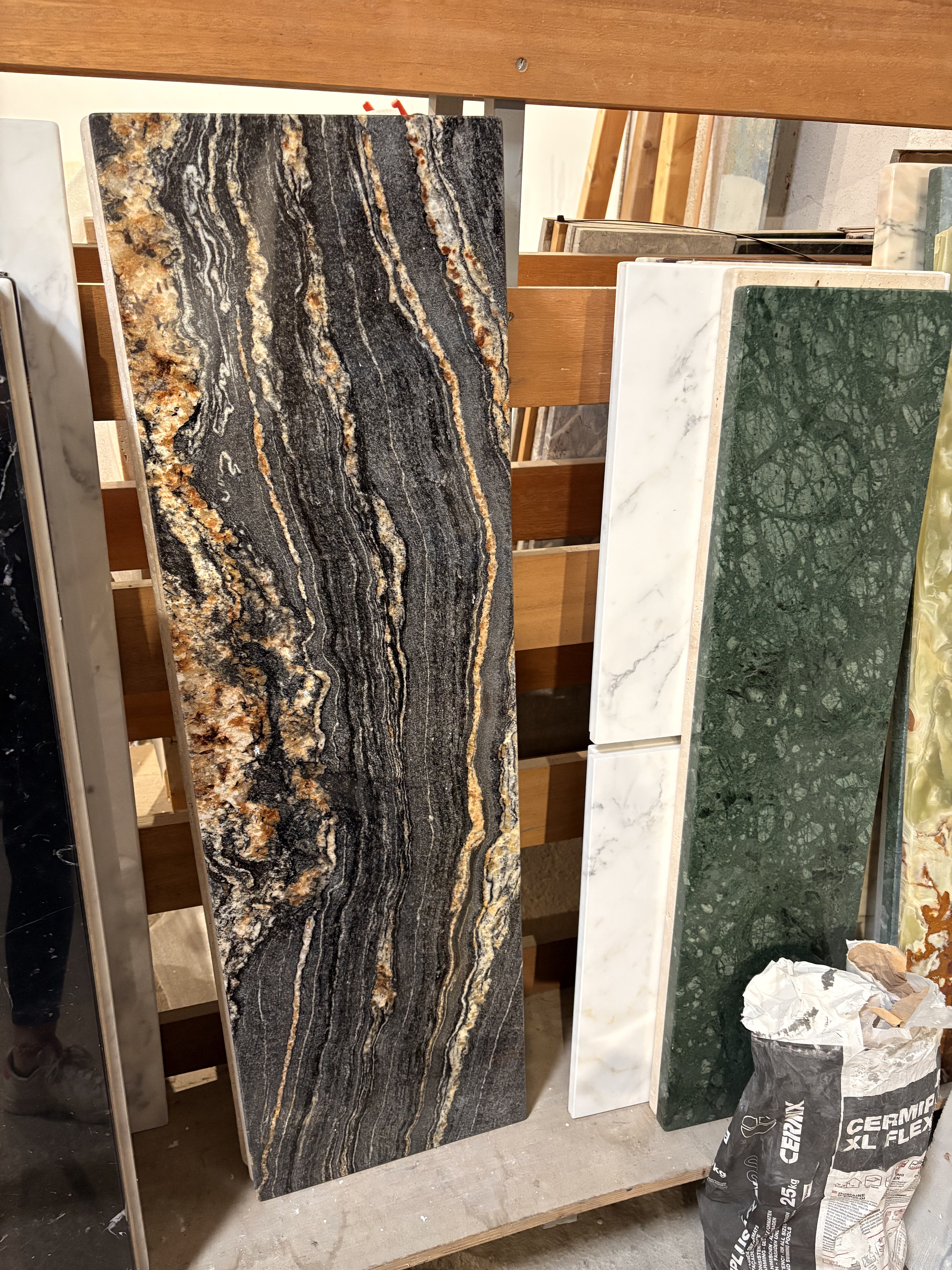 Console avec étagère & Granit Fusion Gold