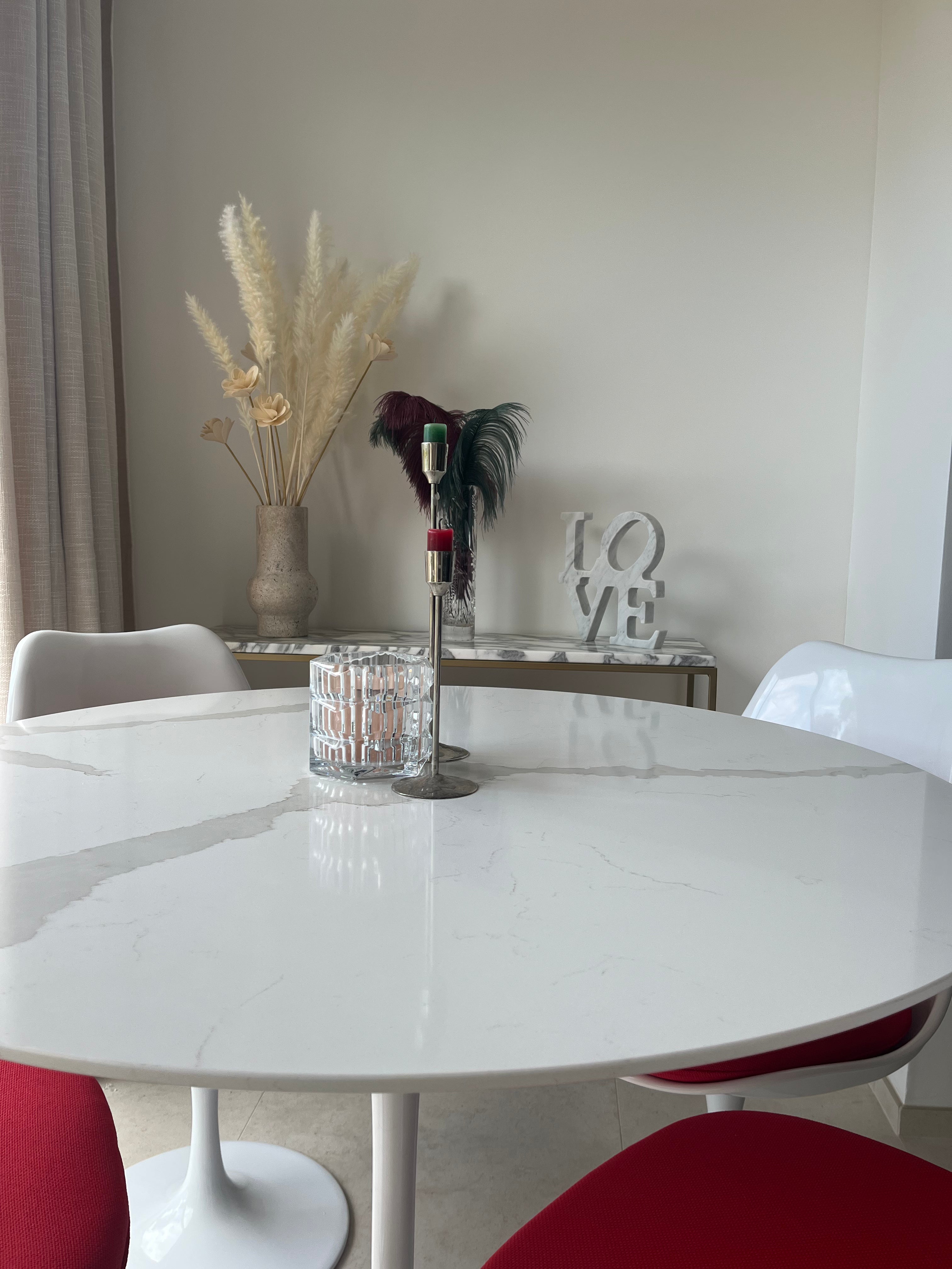 Table à manger pied tulipe x quartz calacatta - GIPSY HOME