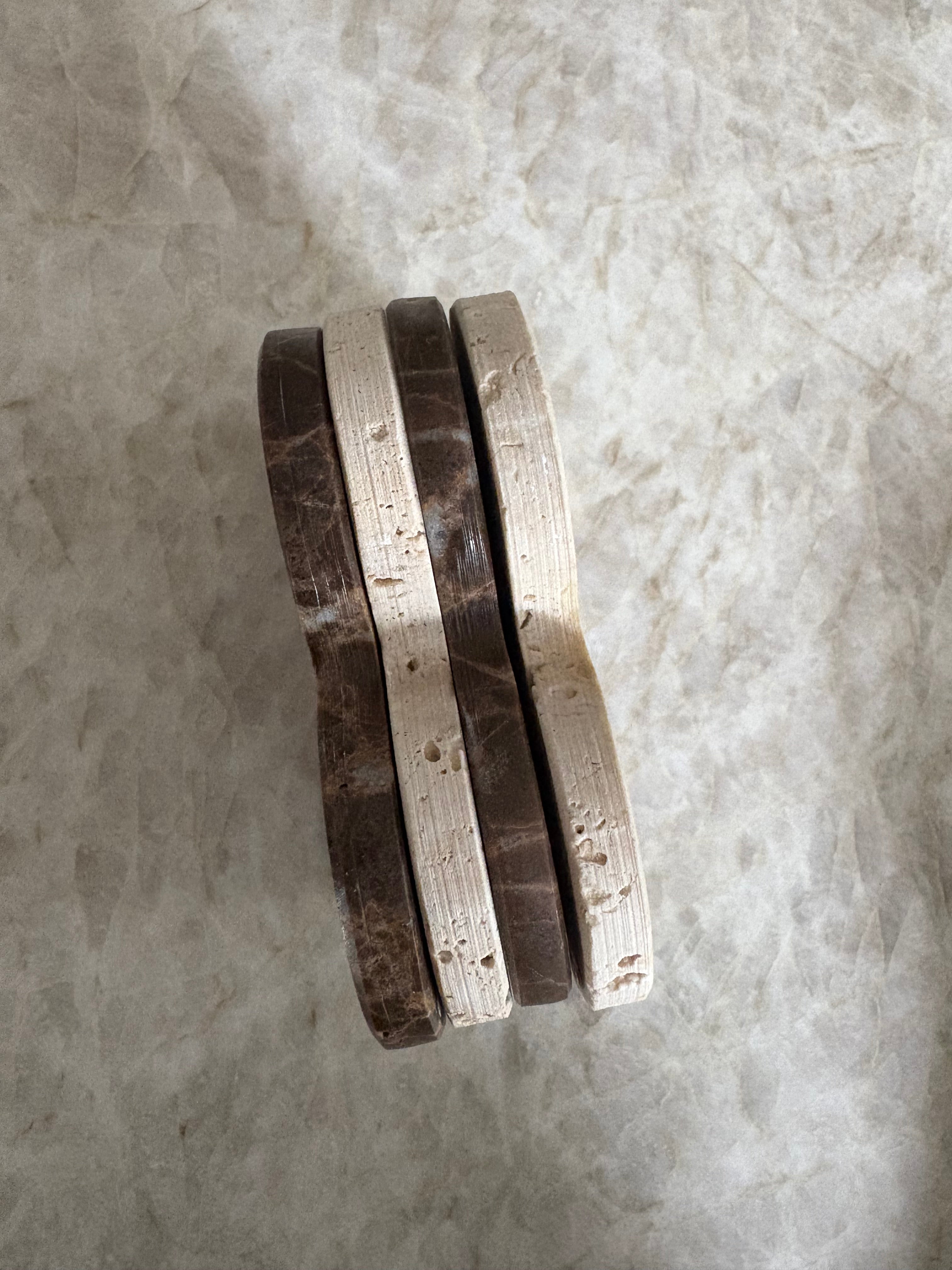 Dessous de verres nuage trèfle en marbre marron & travertin (lot de 4)