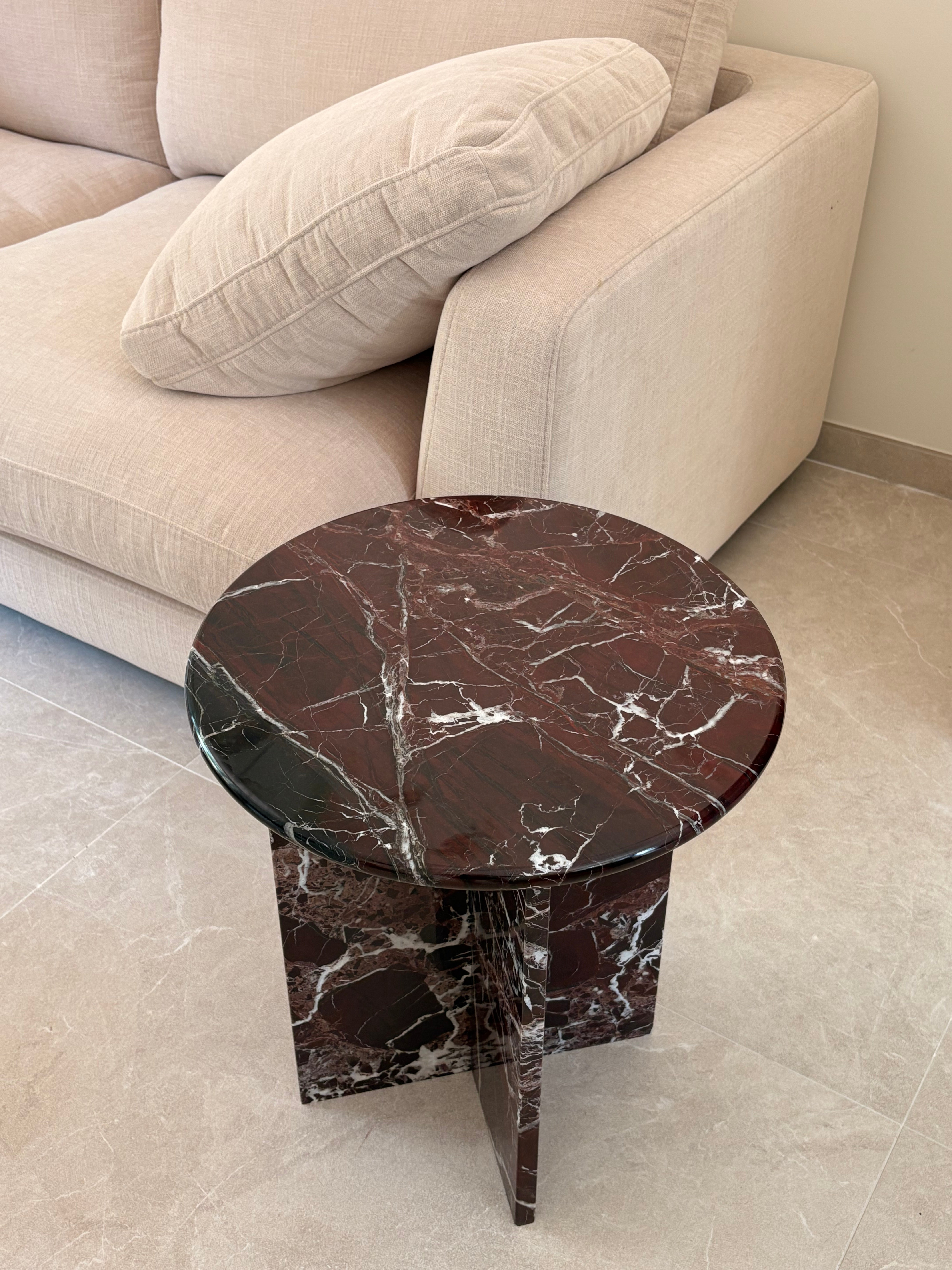 Table d’appoint ronde ou table de chevet 100% marbre rouge rosso levanto