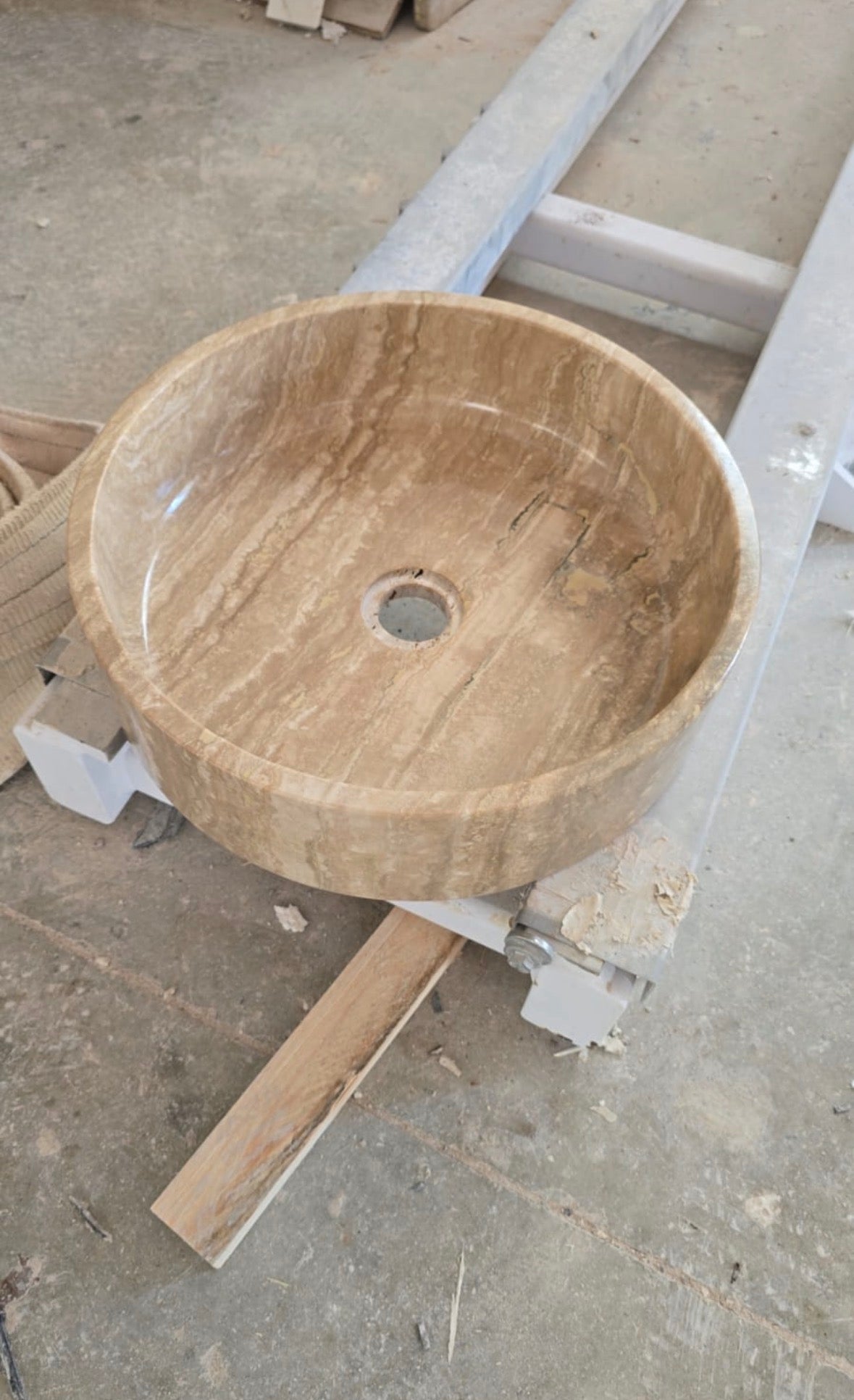 Vasque en travertin naturel
