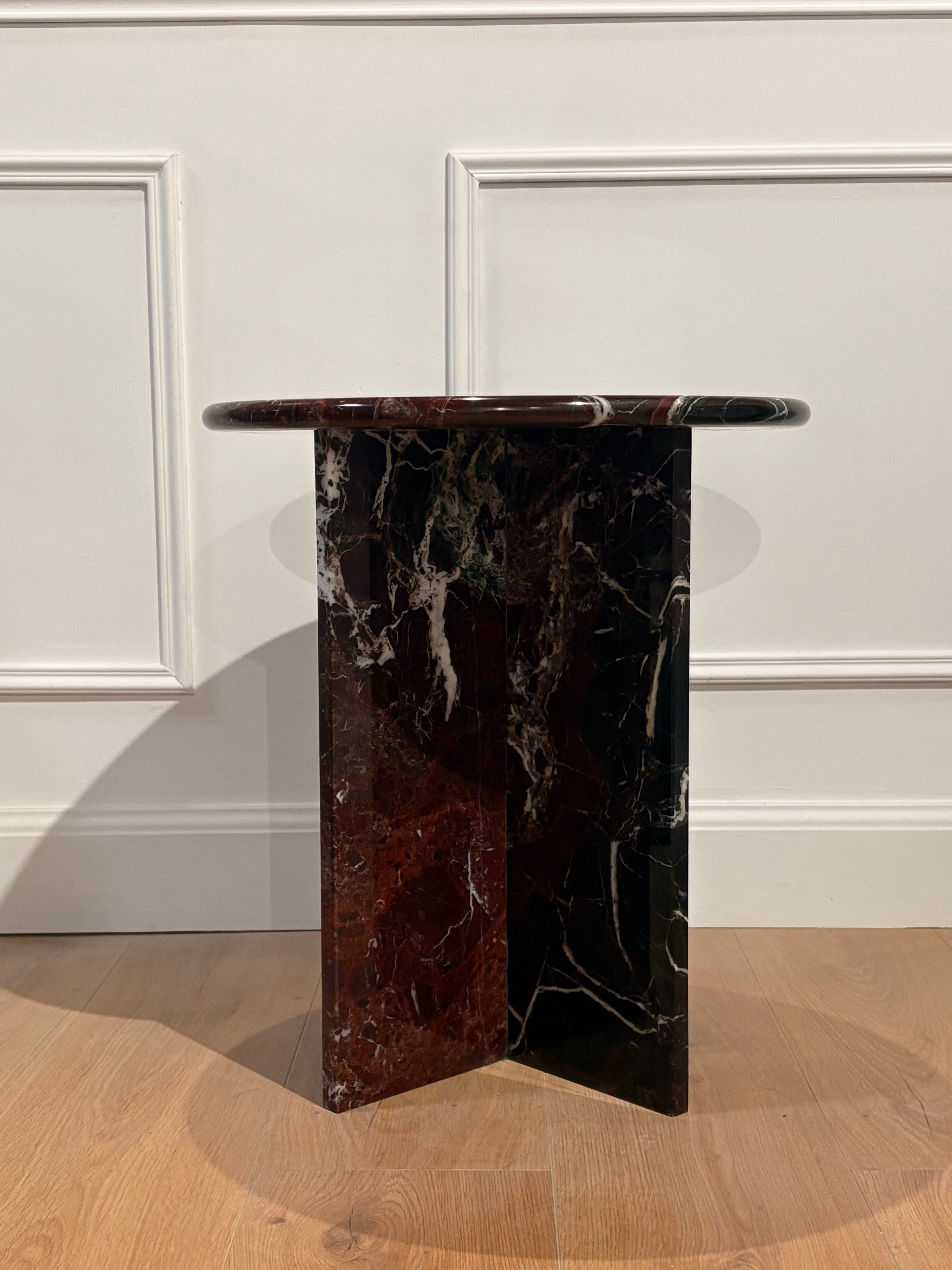 Table d’appoint ronde ou table de chevet 100% marbre rouge rosso levanto