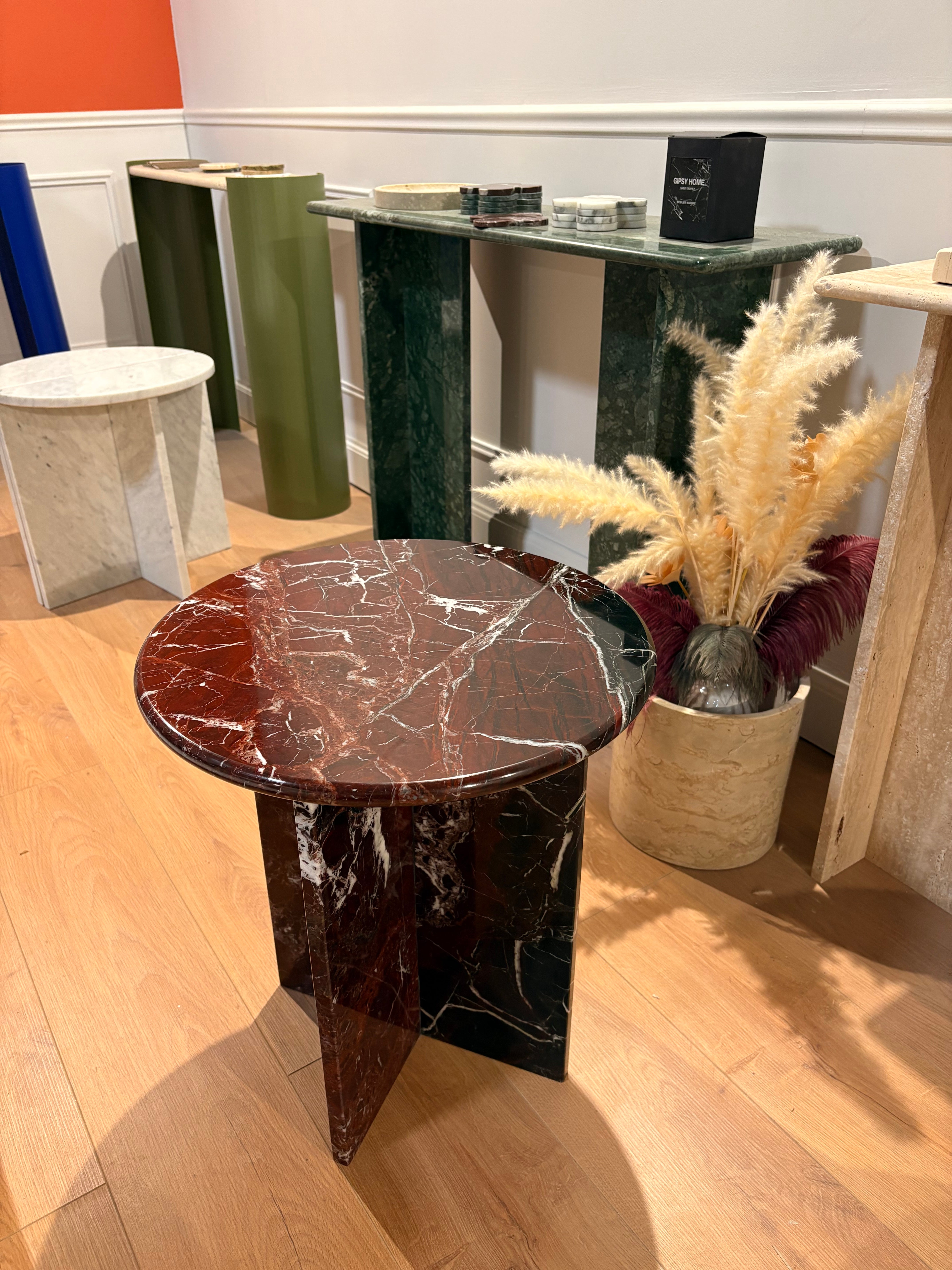 Table d’appoint ronde ou table de chevet 100% marbre rouge rosso levanto