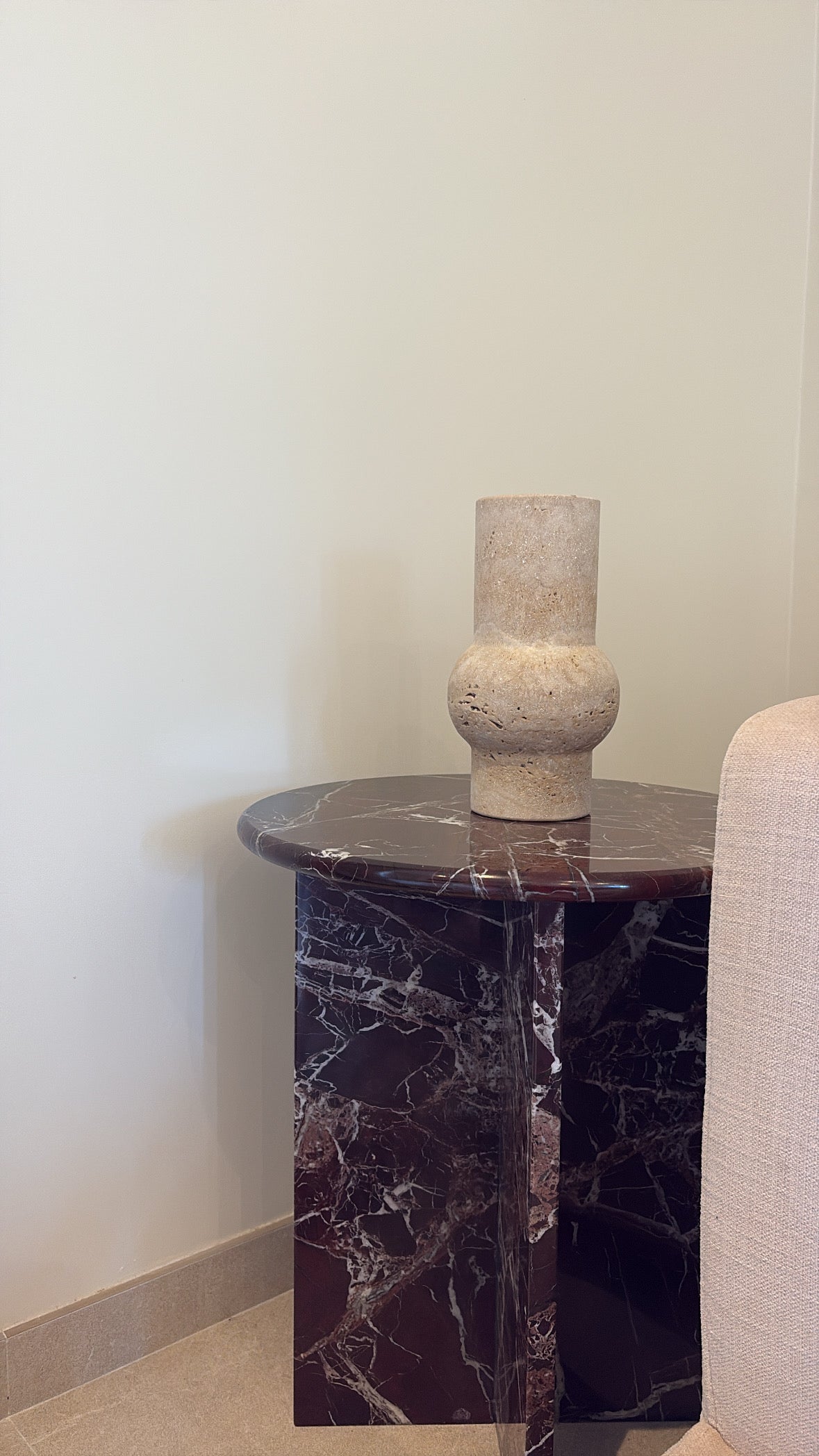 Vase en travertin brut