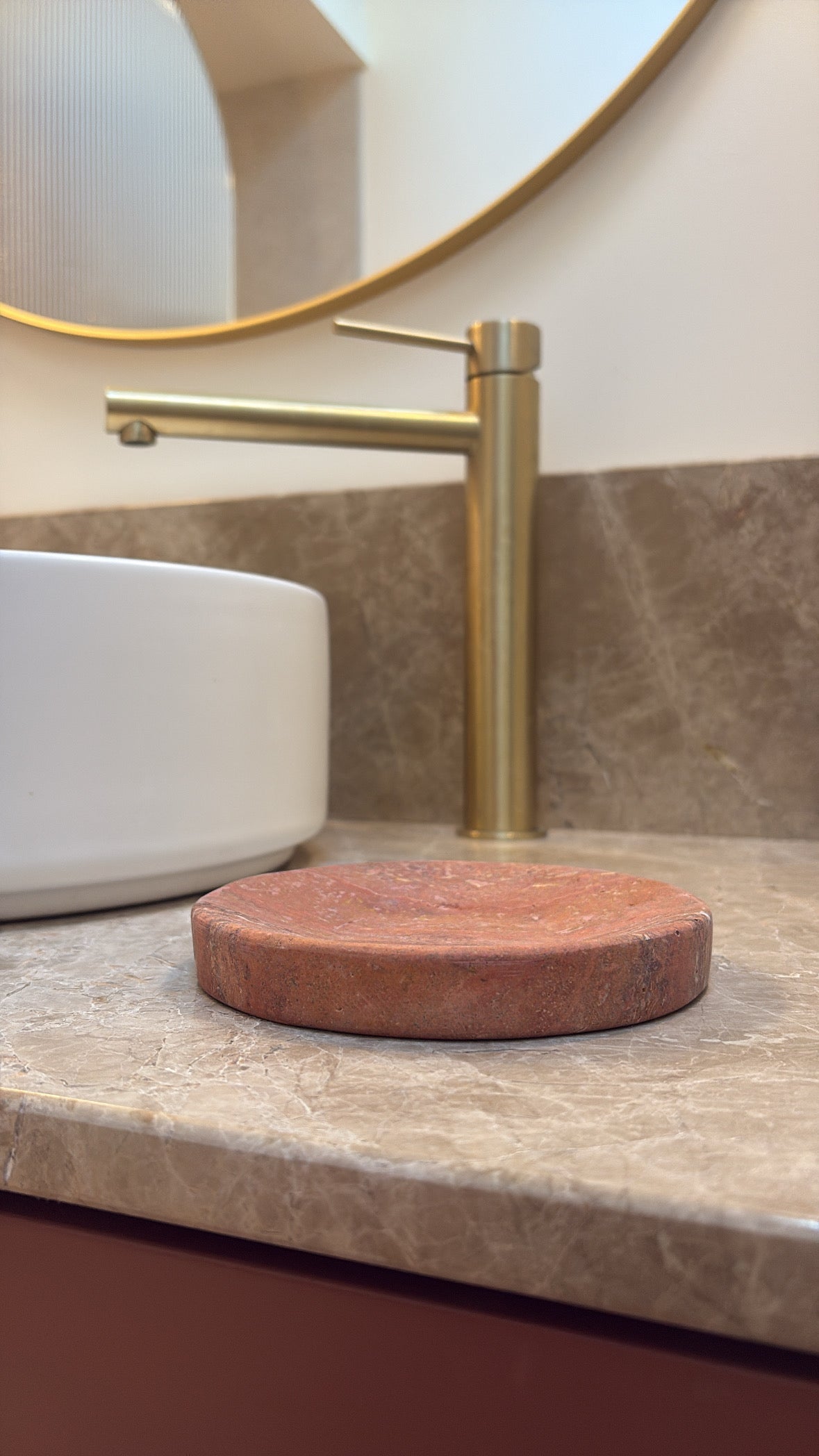 Petit plateau en travertin rouge