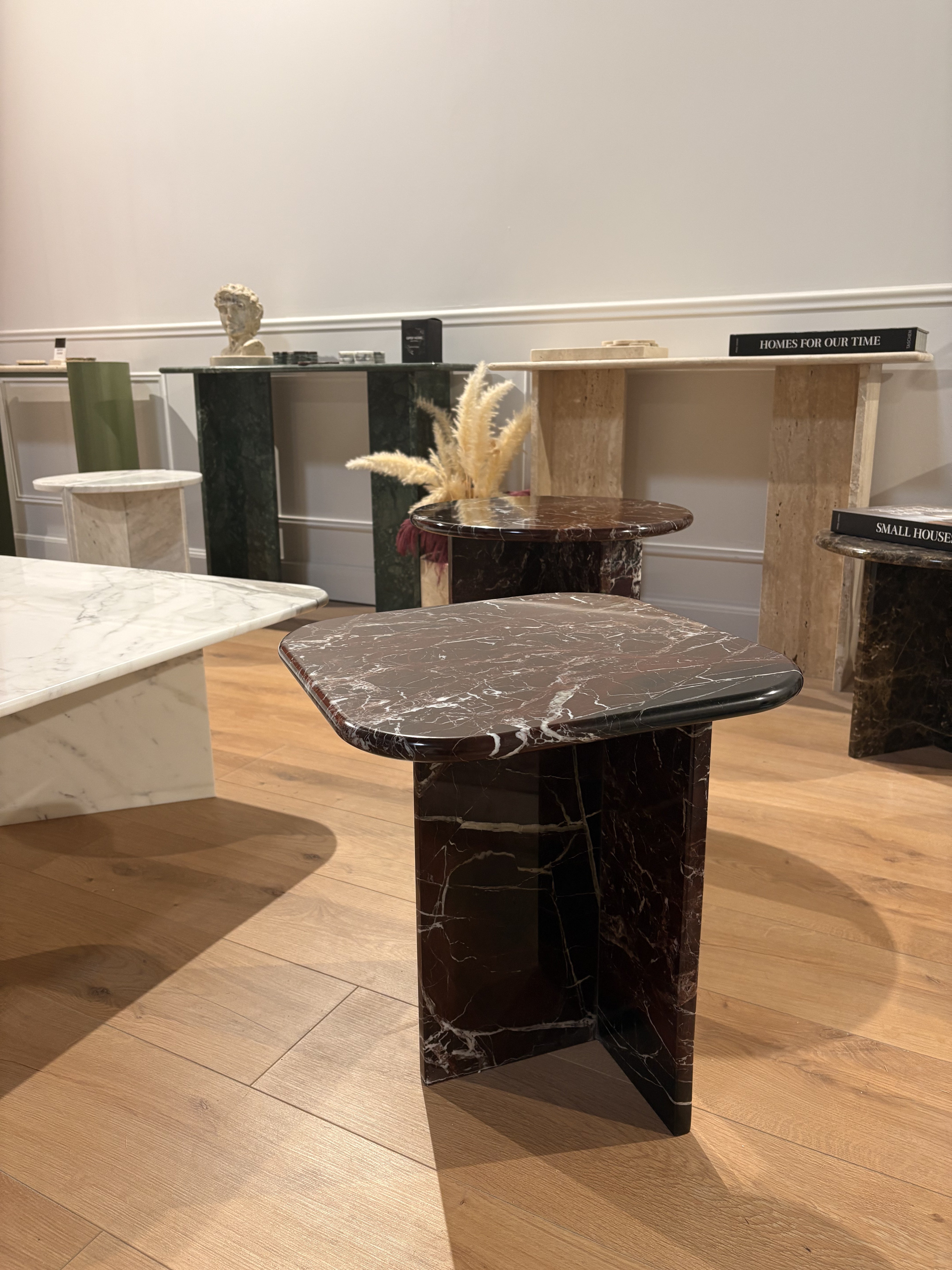 Table d’appoint carree  ou table de chevet 100% marbre rouge rosso levanto