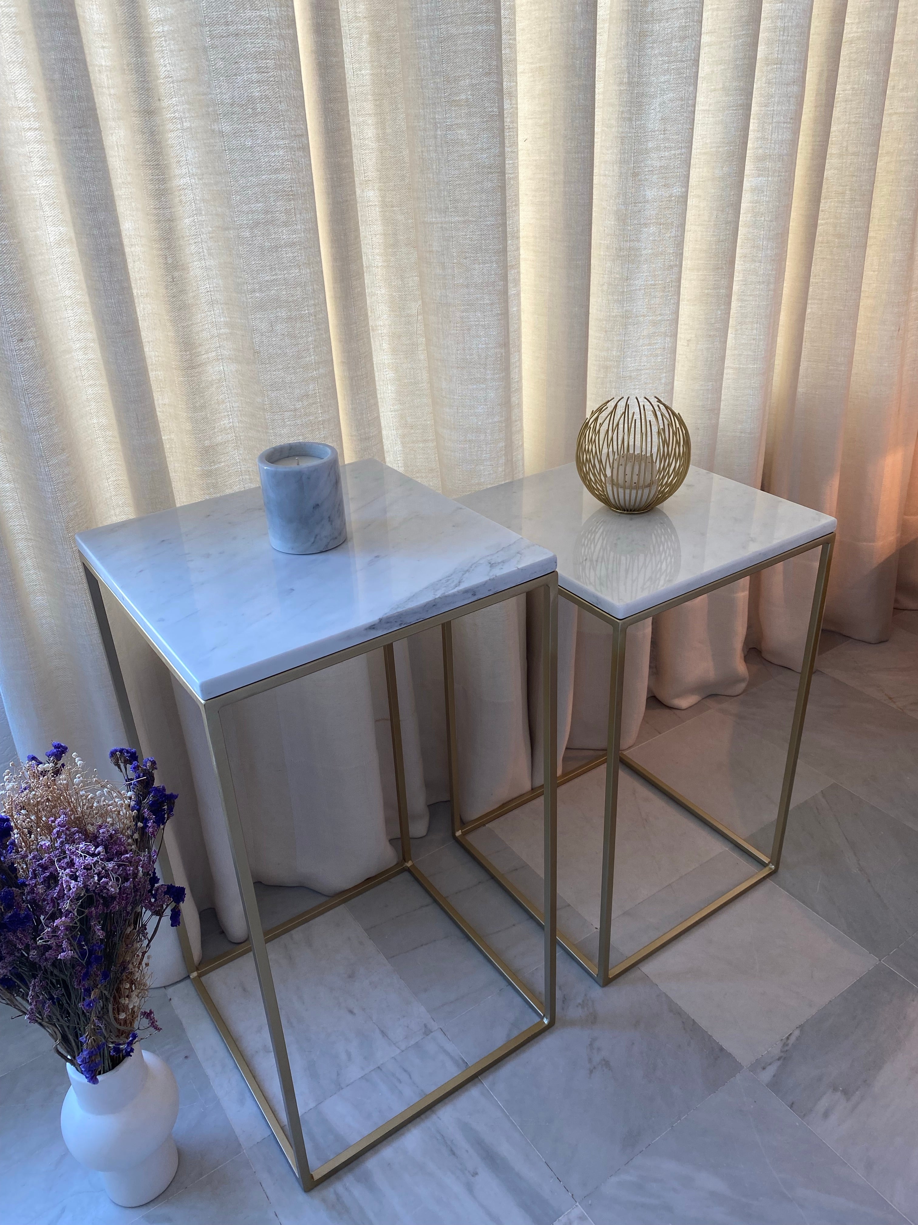 Double pedestal tables x Carrara White