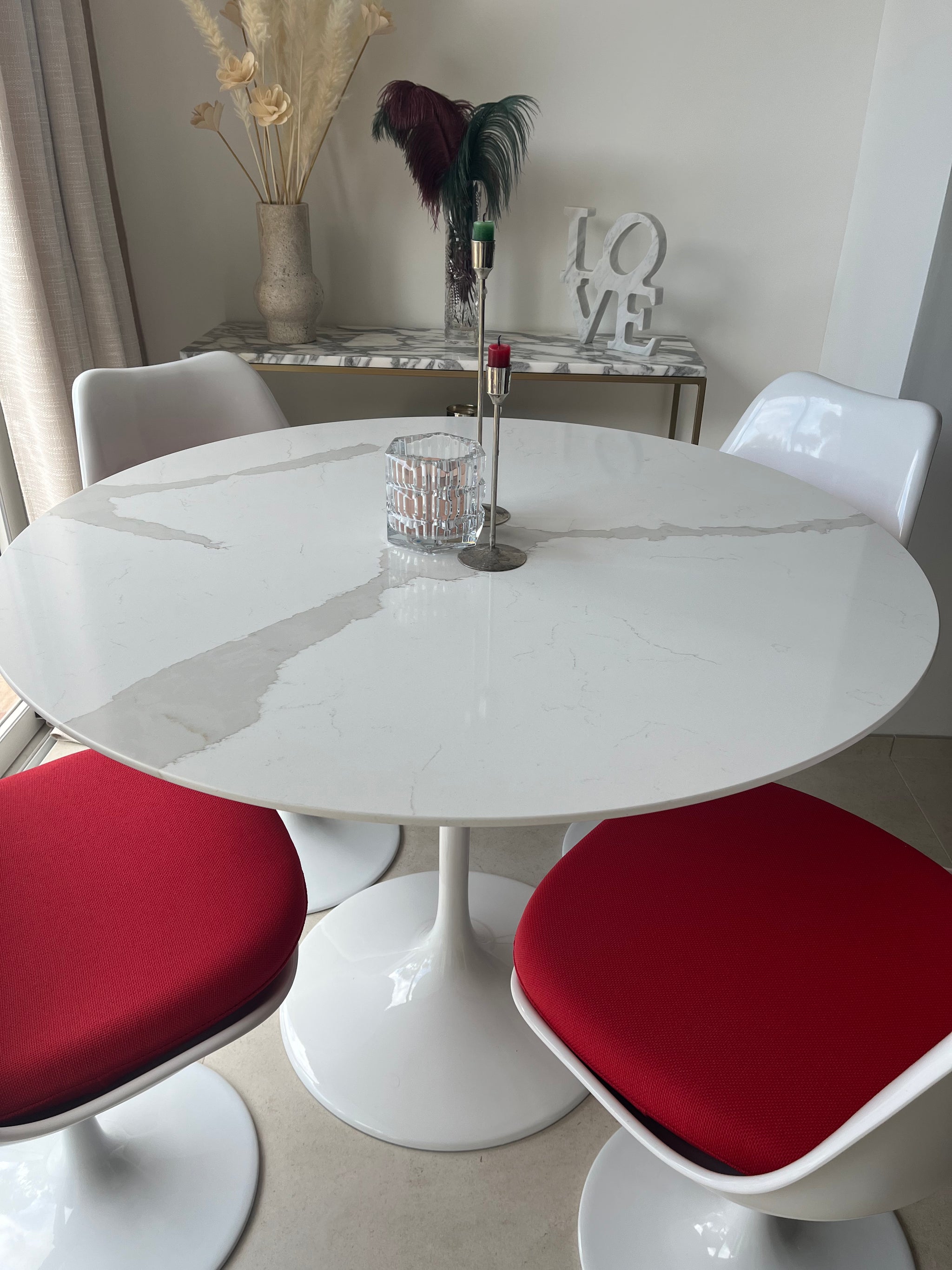 Table à manger pied tulipe x quartz calacatta GIPSY HOME